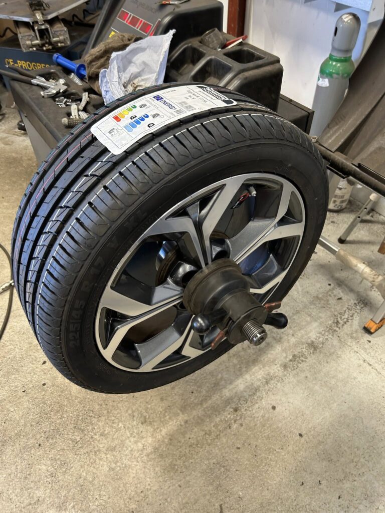 Biletdæk på værksted til montering